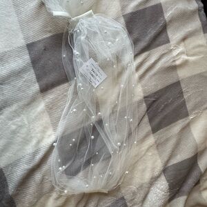 Elegant White Pearl-Embellished Sleeves